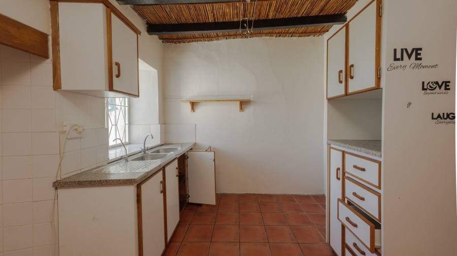 To Let 4 Bedroom Property for Rent in Struisbaai Western Cape